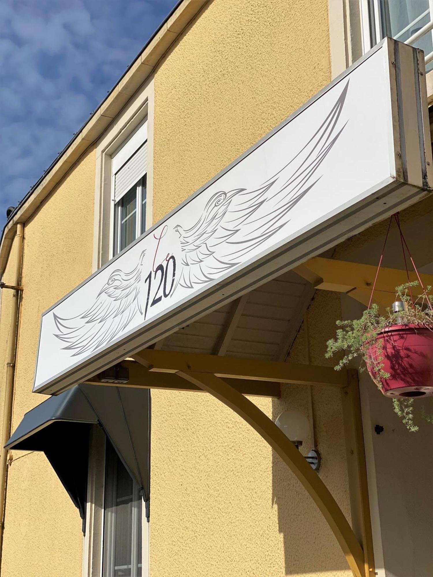 Le 120 - Groupe Logis Hotels - Ex Auberge La Terrasse La Châtaigneraie Екстериор снимка